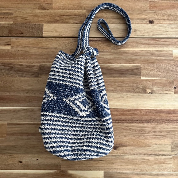 Altiplano Handmade Woven Guatemalan Bucket Bag - Picture 2 of 8